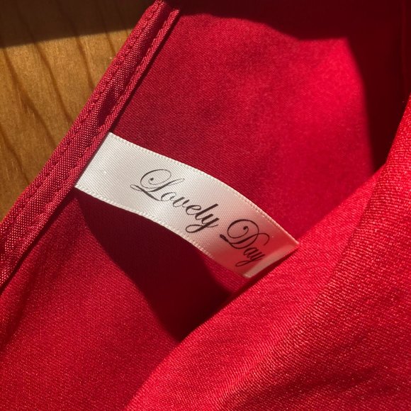 Brand Lovely Day Dress  From Modcloth  Cap Sleeve Stretch Material  & Pockets - Picture 6 of 11